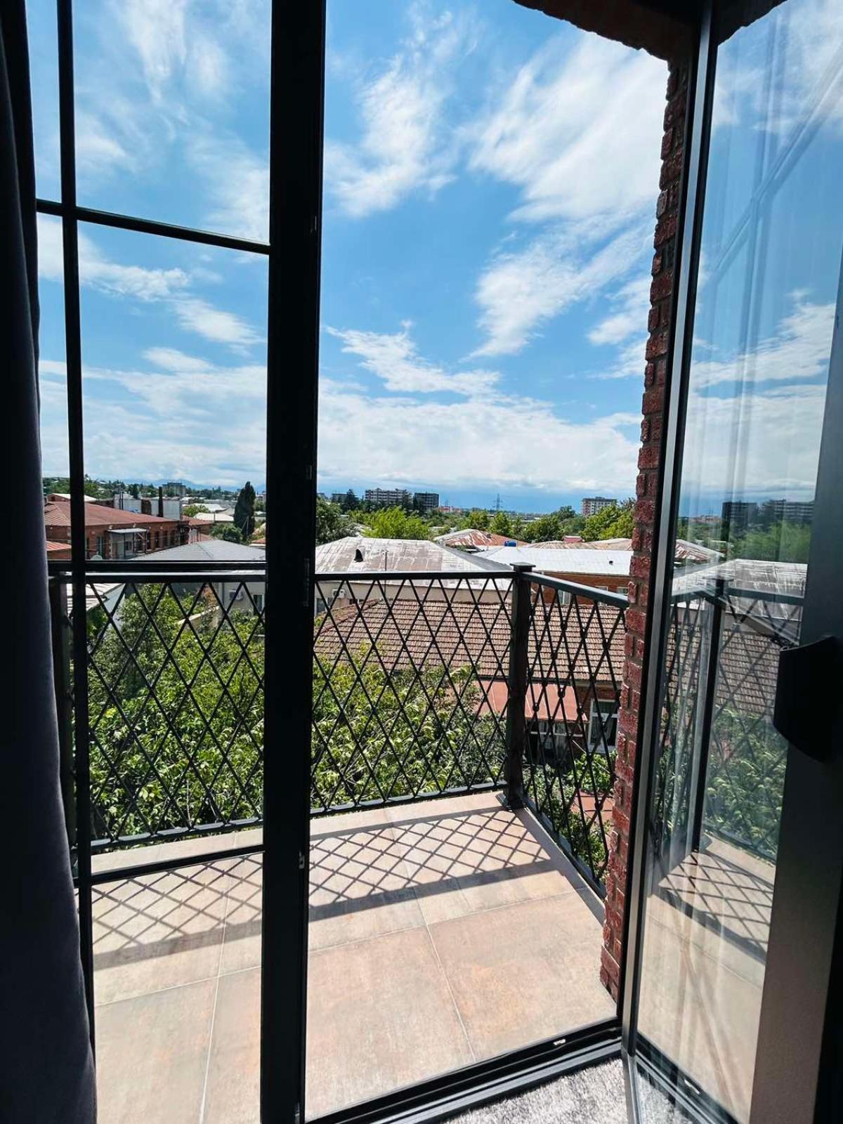 Solomon Hotel Kutaisi Eksteriør billede