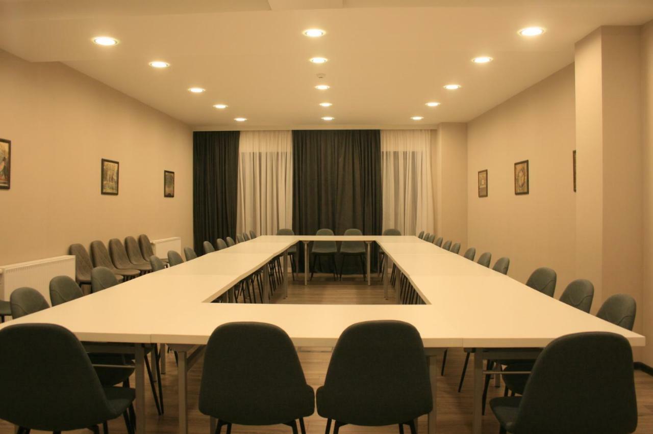 Solomon Hotel Kutaisi Eksteriør billede